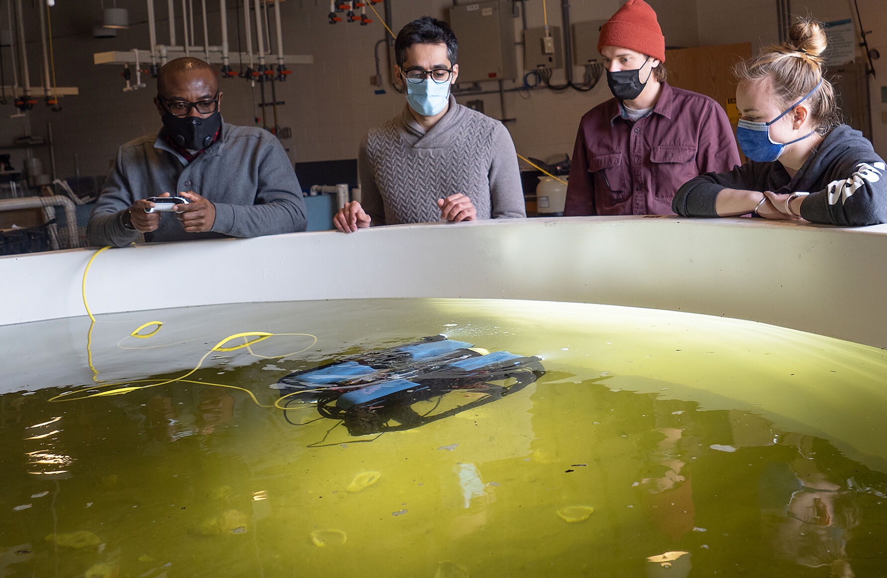 Testing an underwater drone for oyster reefs